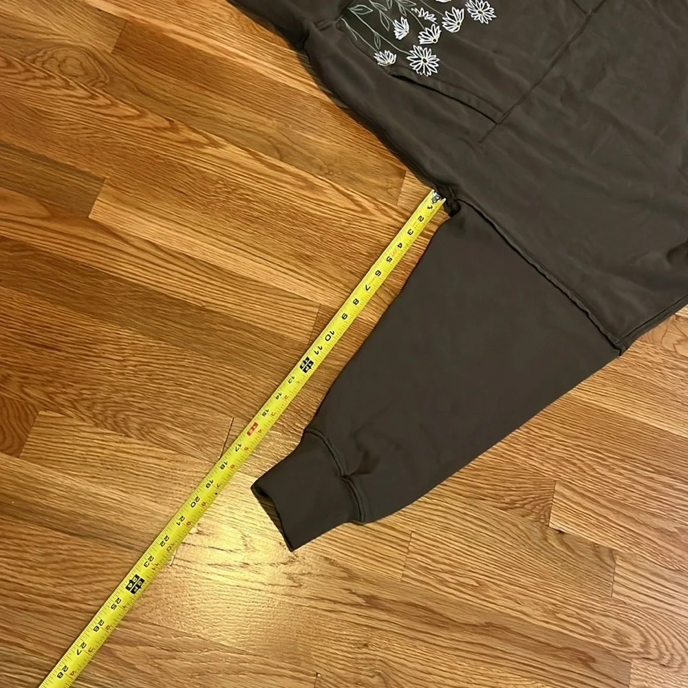 Free People x Driftwood Flower Sweatshirt Size Small NWT - Picture 9 of 15